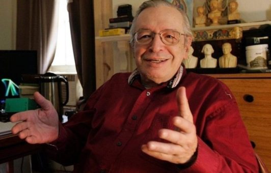 Escritor Olavo de Carvalho morre aos 74 anos