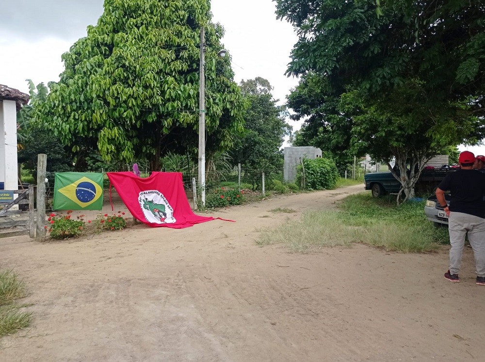 Fam Lias Do Movimento Sem Terra Ocupam Fazenda Da Antiga Ebda Em